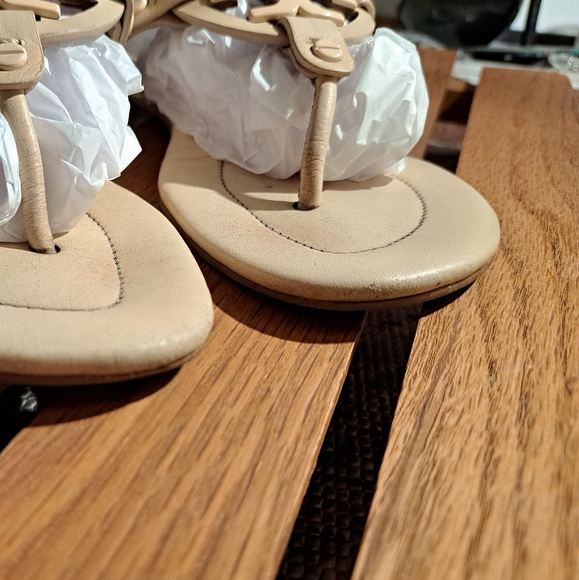 Tory Burch Cream Logo Sandals. Size 7 Medium - Picture 9 of 9